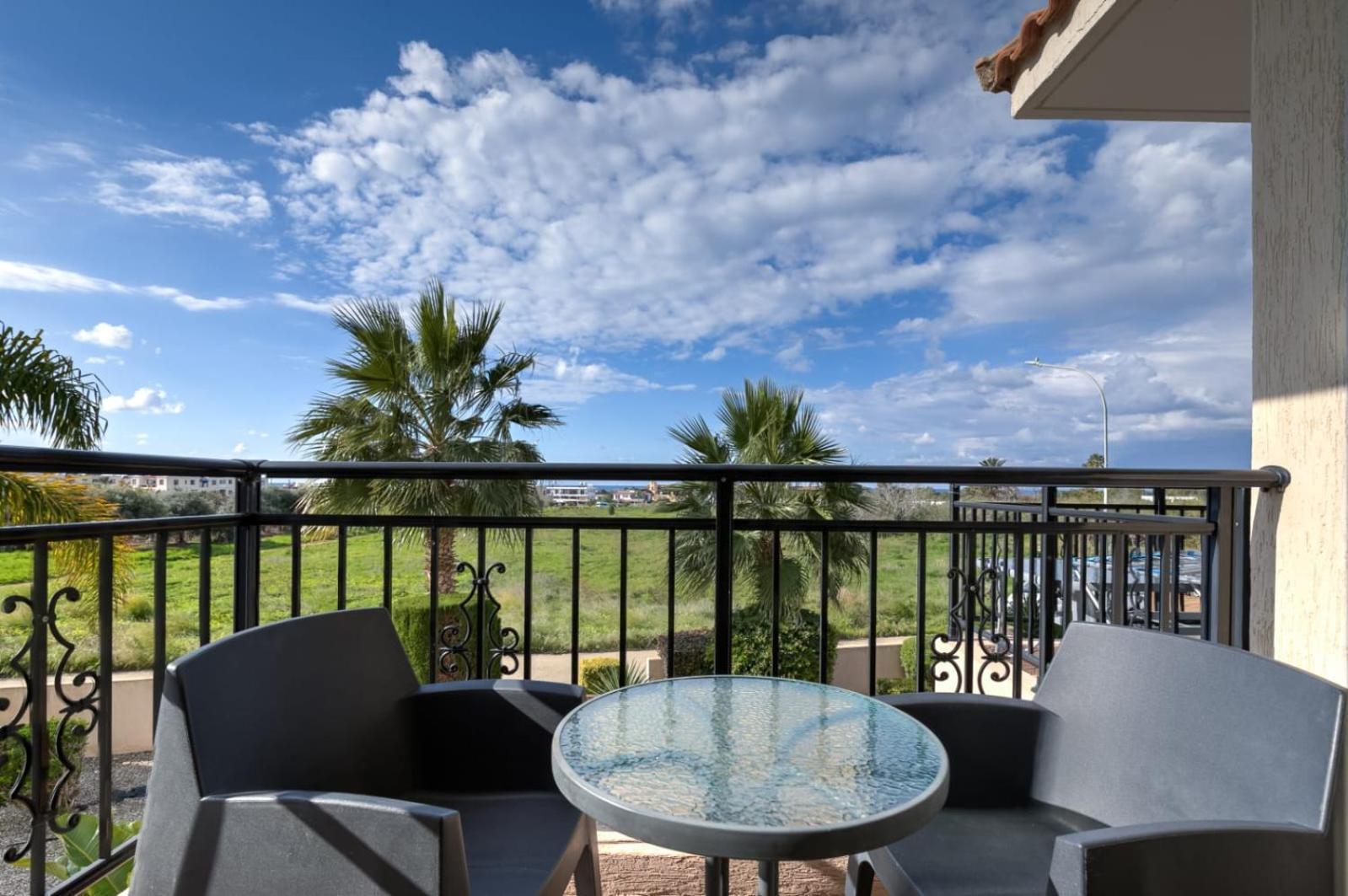 Sunny View - A Stunning Apartment With Private Rooftop بافوس المظهر الخارجي الصورة