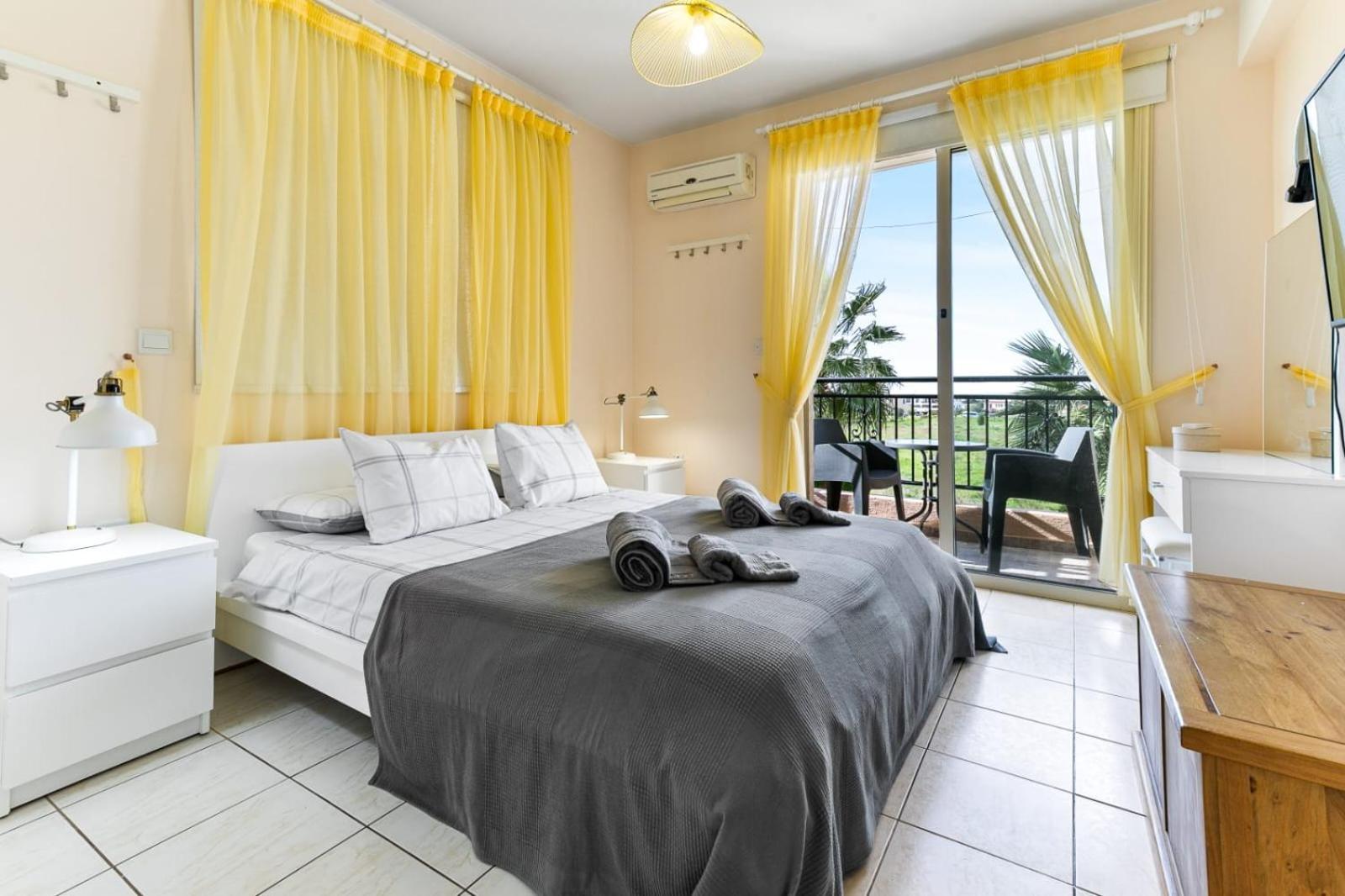 Sunny View - A Stunning Apartment With Private Rooftop بافوس المظهر الخارجي الصورة