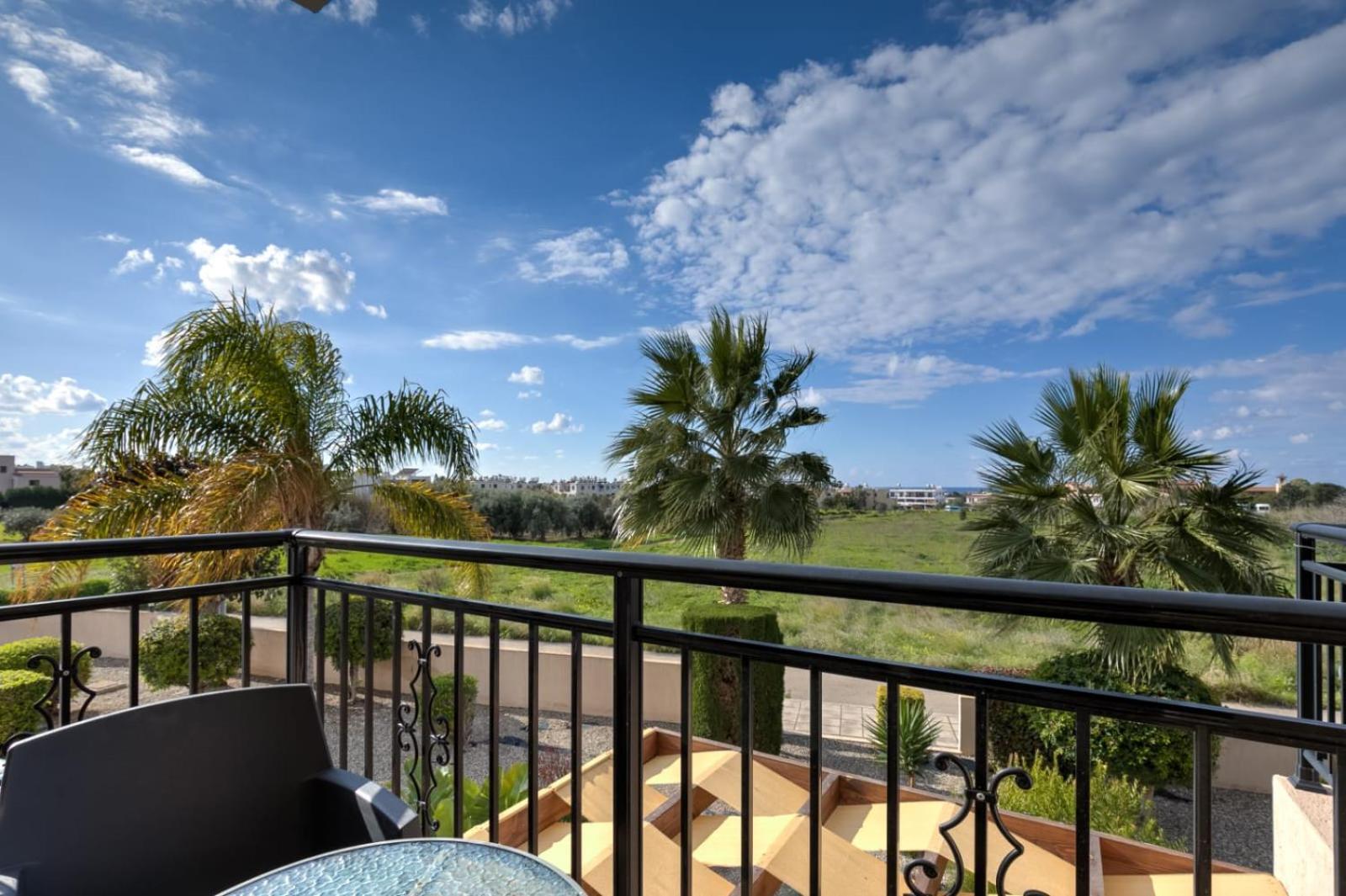 Sunny View - A Stunning Apartment With Private Rooftop بافوس المظهر الخارجي الصورة