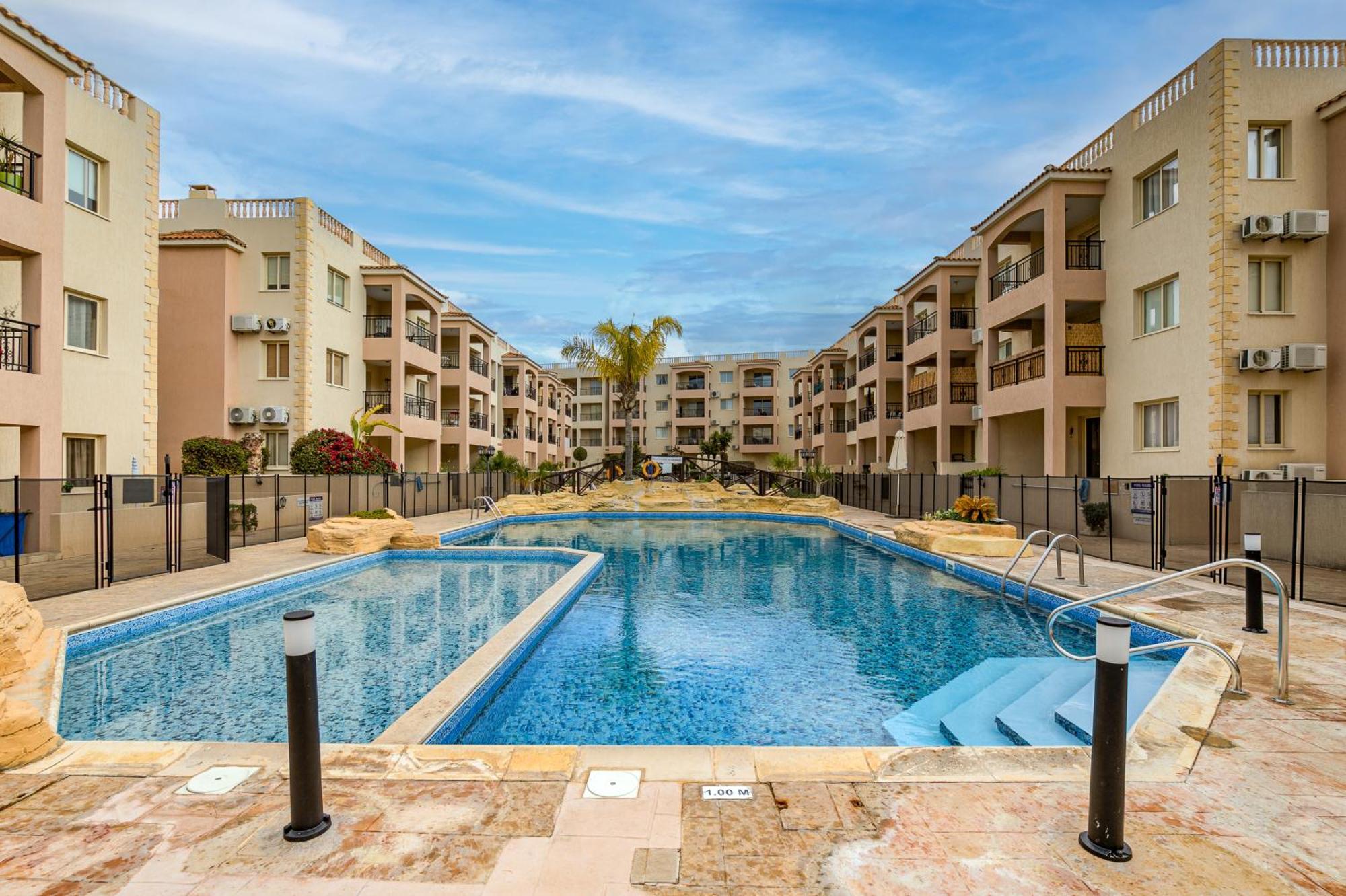 Sunny View - A Stunning Apartment With Private Rooftop بافوس المظهر الخارجي الصورة